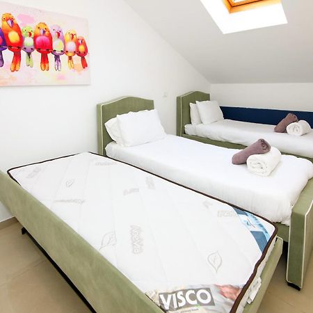 Saidoff, Amazing 4 Bedroom 3 Bath In City Center, Pool, Parking!!! Jeruzsálem Kültér fotó