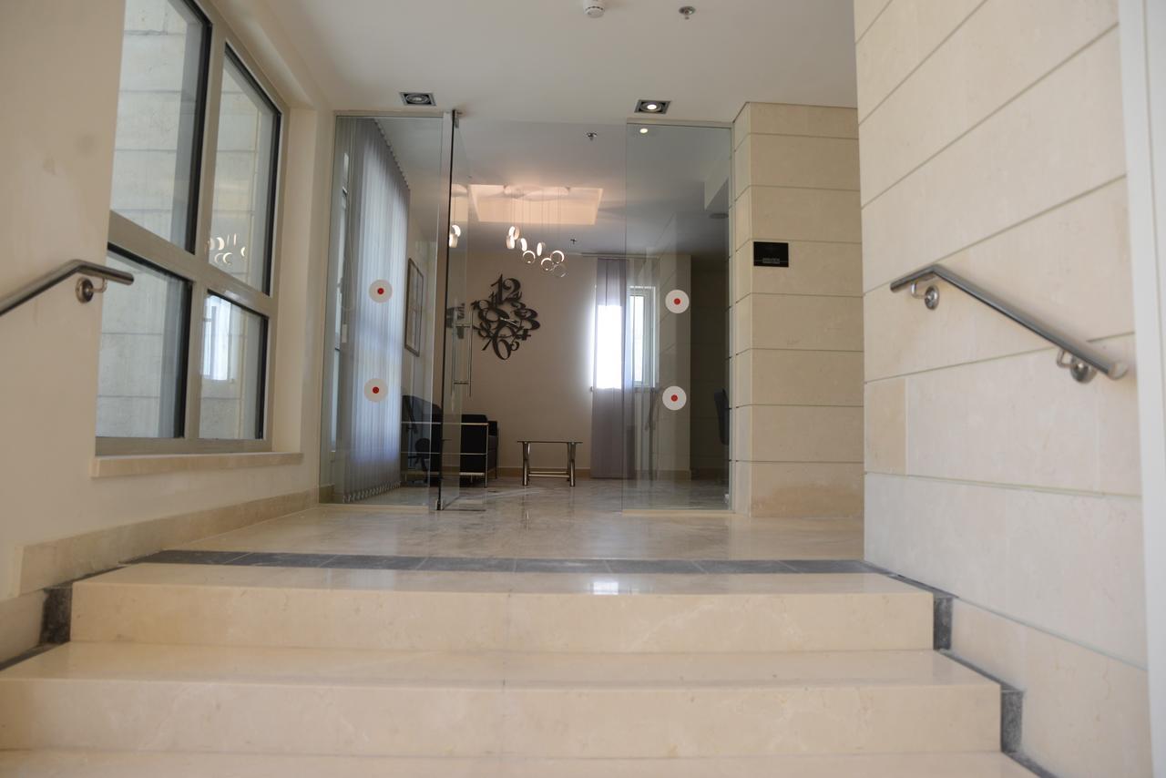 Saidoff, Amazing 4 Bedroom 3 Bath In City Center, Pool, Parking!!! Jeruzsálem Kültér fotó
