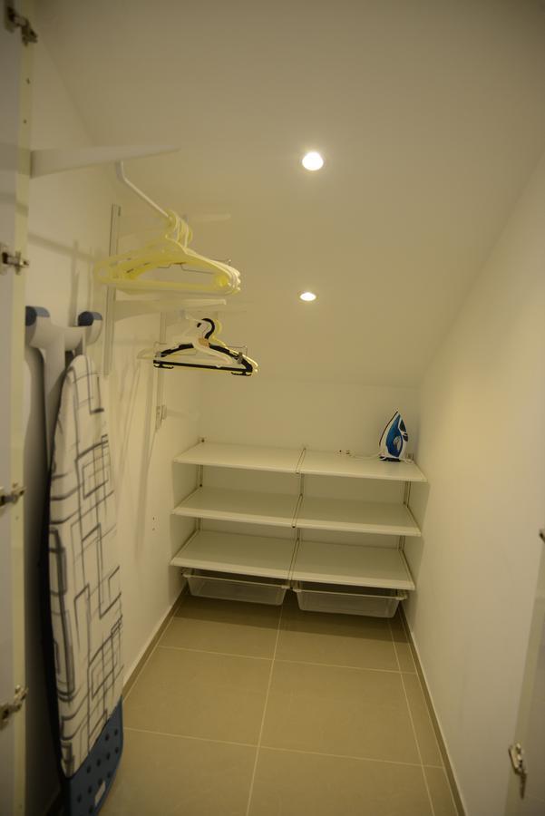Saidoff, Amazing 4 Bedroom 3 Bath In City Center, Pool, Parking!!! Jeruzsálem Kültér fotó