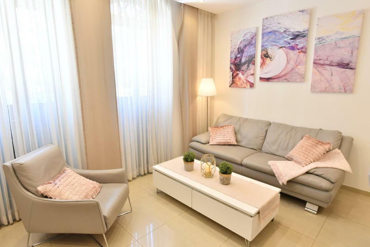 Saidoff, Amazing 4 Bedroom 3 Bath In City Center, Pool, Parking!!! Jeruzsálem Kültér fotó