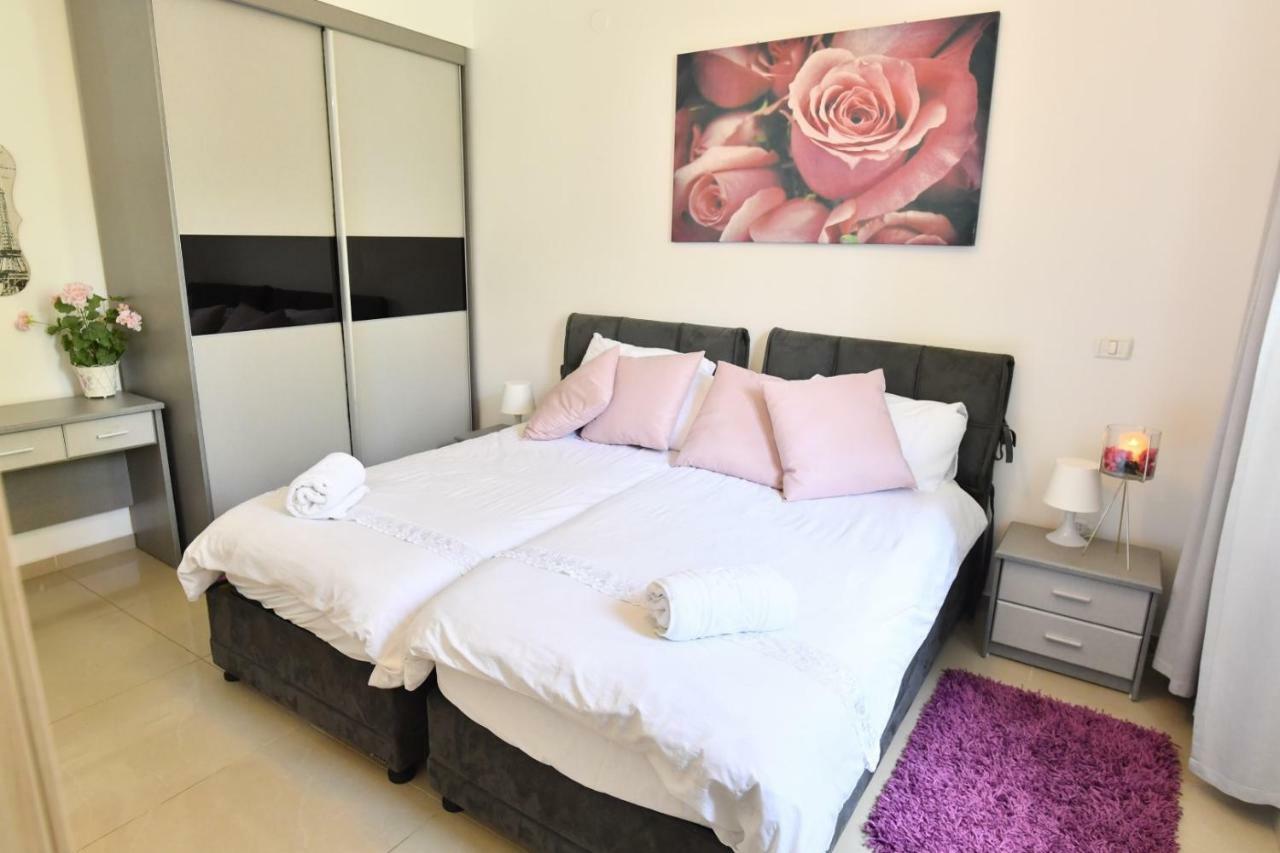 Saidoff, Amazing 4 Bedroom 3 Bath In City Center, Pool, Parking!!! Jeruzsálem Kültér fotó