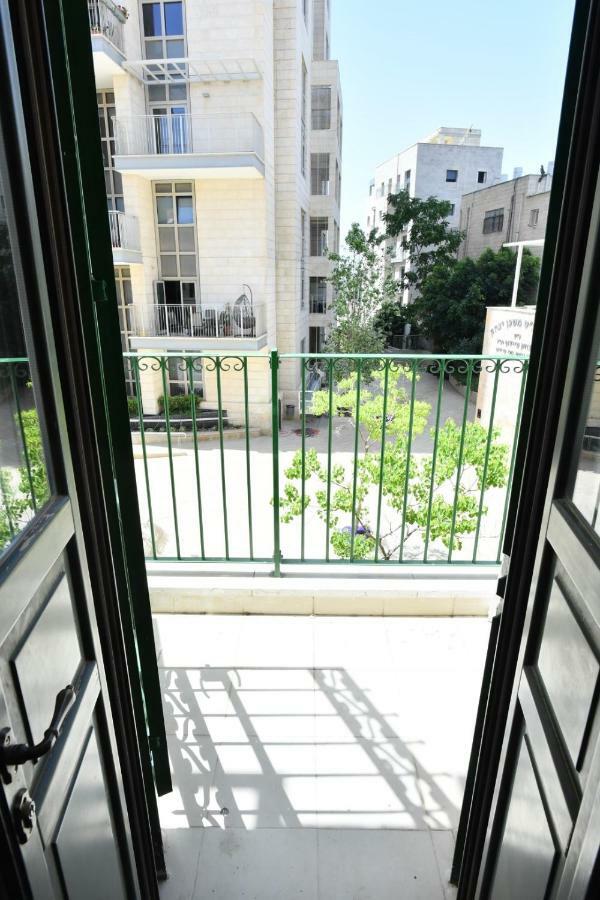 Saidoff, Amazing 4 Bedroom 3 Bath In City Center, Pool, Parking!!! Jeruzsálem Kültér fotó