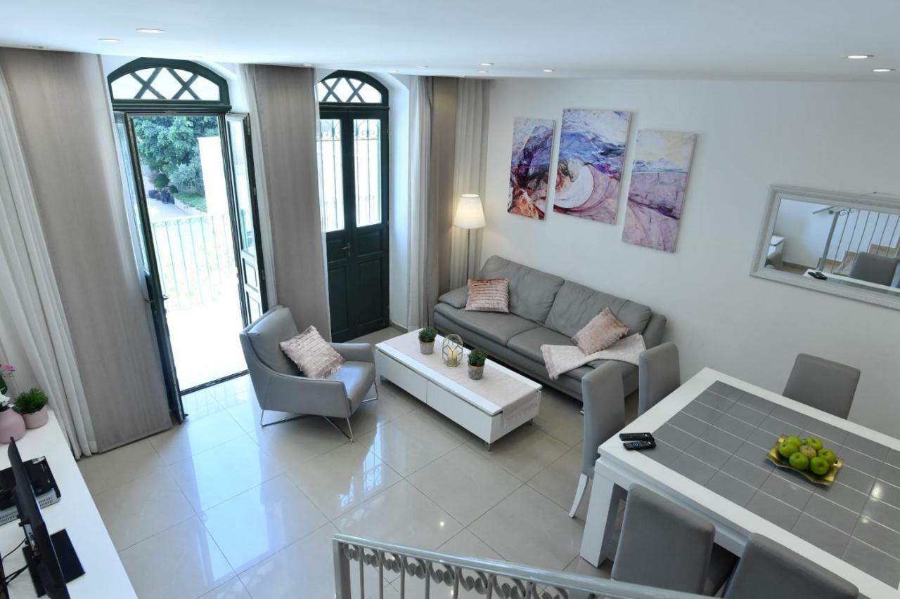 Saidoff, Amazing 4 Bedroom 3 Bath In City Center, Pool, Parking!!! Jeruzsálem Kültér fotó
