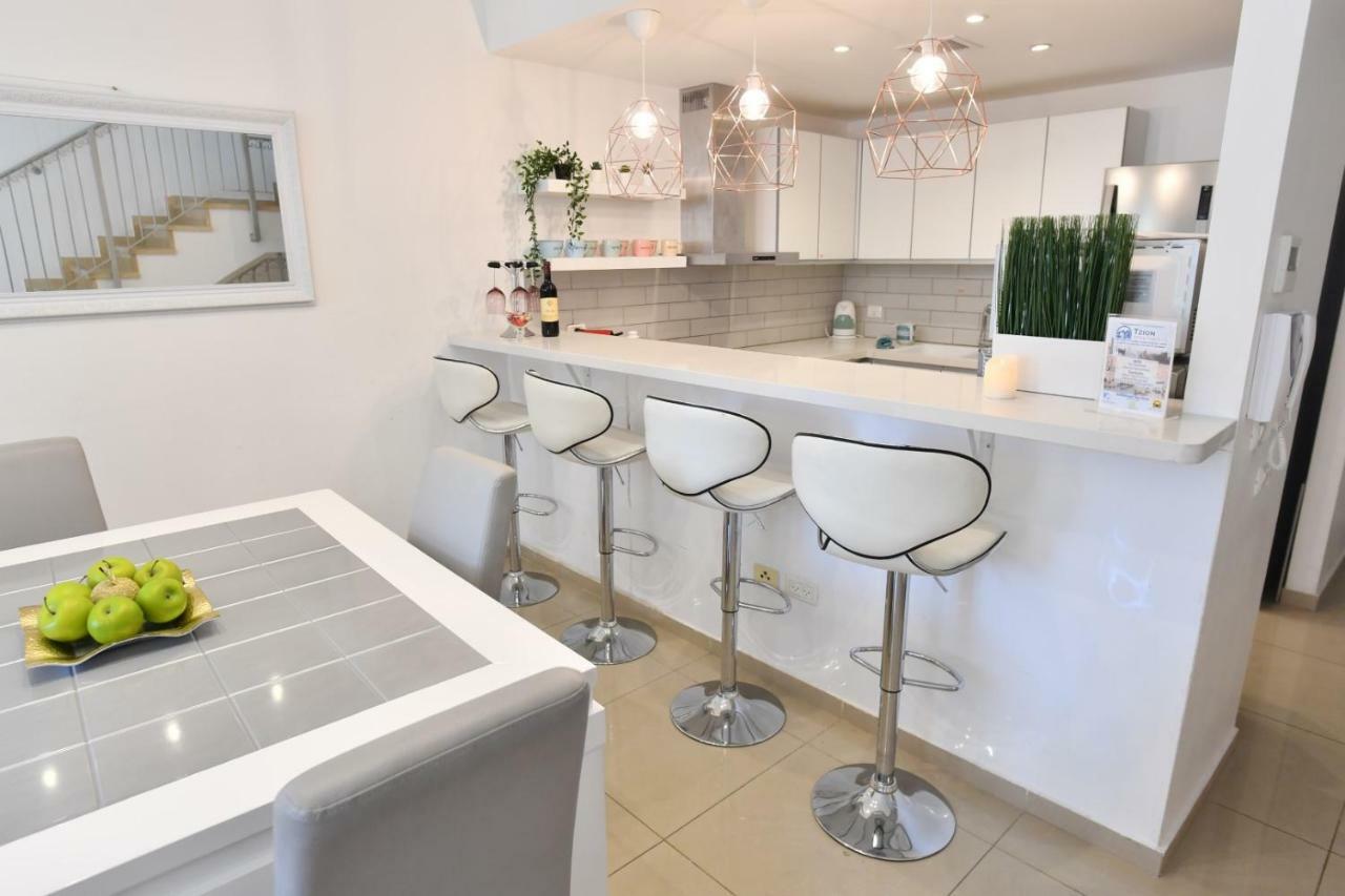 Saidoff, Amazing 4 Bedroom 3 Bath In City Center, Pool, Parking!!! Jeruzsálem Kültér fotó