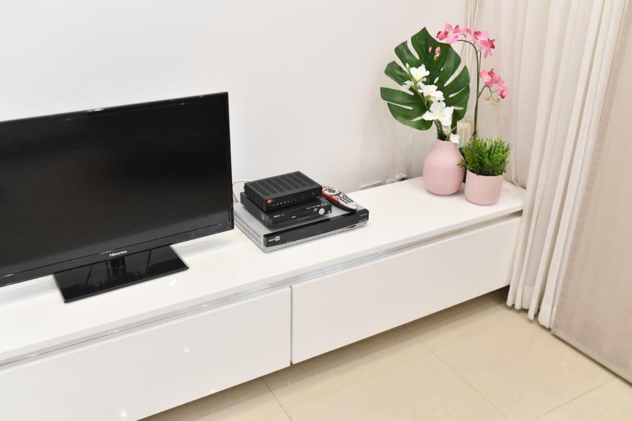 Saidoff, Amazing 4 Bedroom 3 Bath In City Center, Pool, Parking!!! Jeruzsálem Kültér fotó