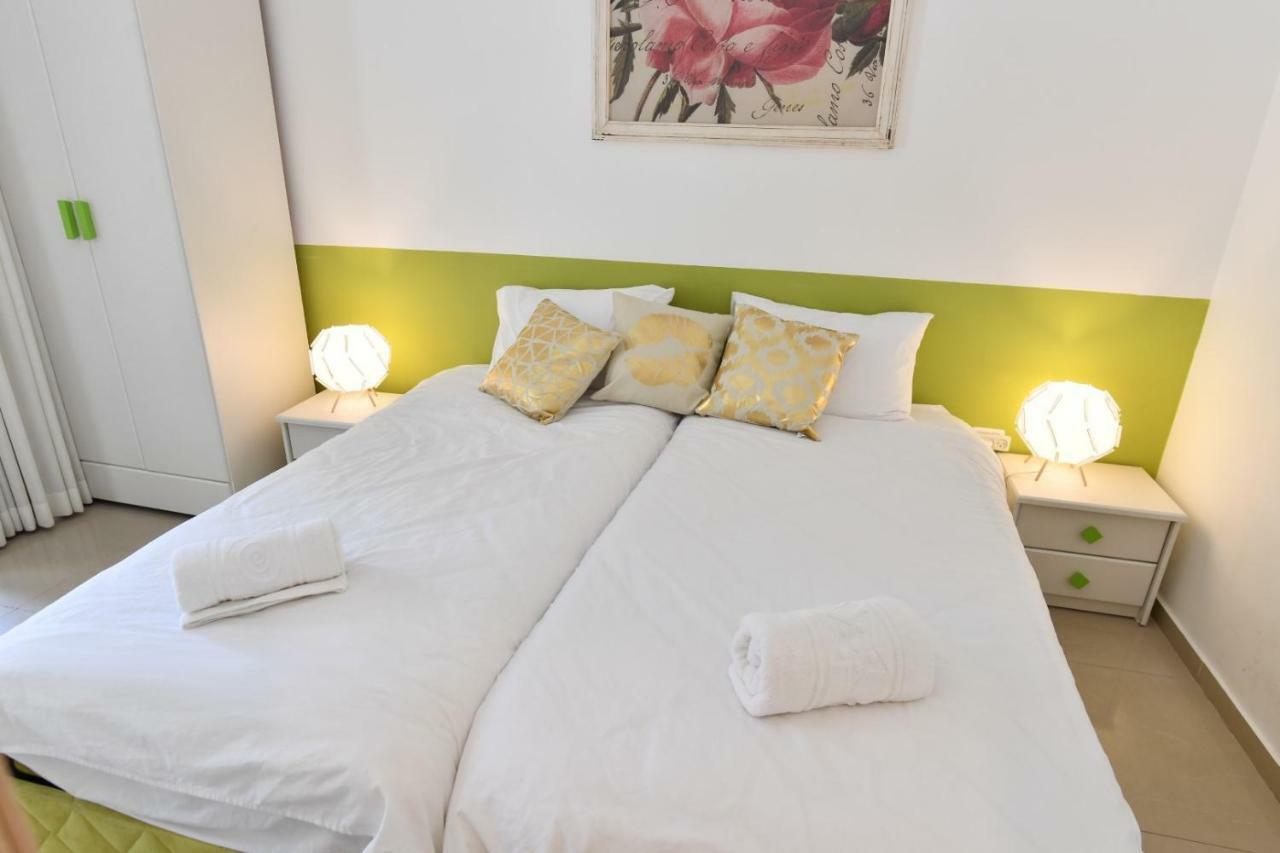 Saidoff, Amazing 4 Bedroom 3 Bath In City Center, Pool, Parking!!! Jeruzsálem Kültér fotó