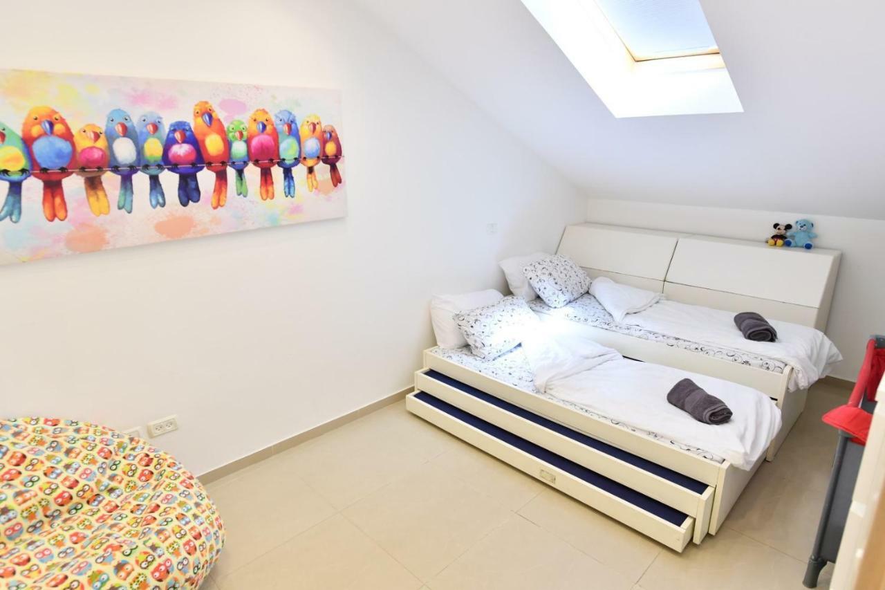 Saidoff, Amazing 4 Bedroom 3 Bath In City Center, Pool, Parking!!! Jeruzsálem Kültér fotó