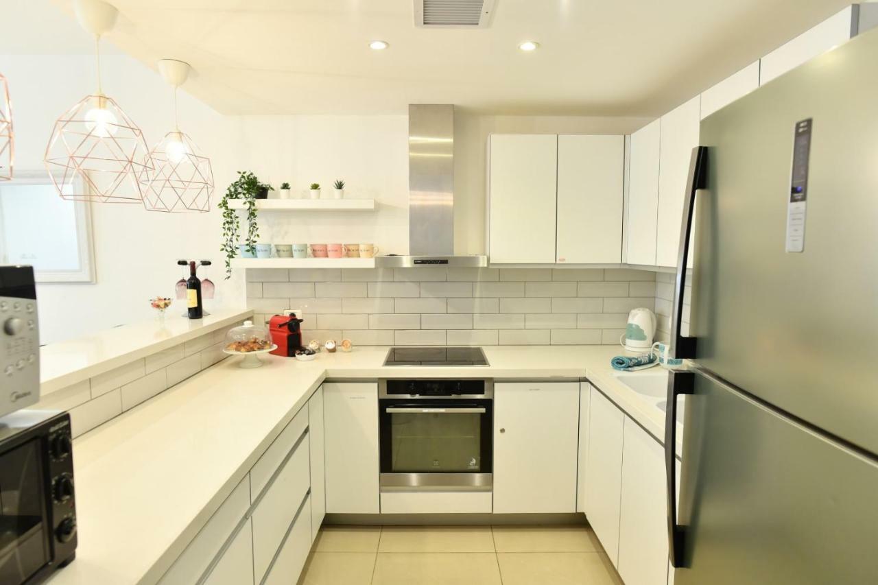 Saidoff, Amazing 4 Bedroom 3 Bath In City Center, Pool, Parking!!! Jeruzsálem Kültér fotó